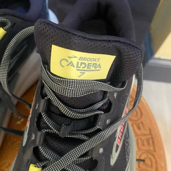 Brooks Caldrea 7 size 10 1/2 worn once - Picture 4 of 5